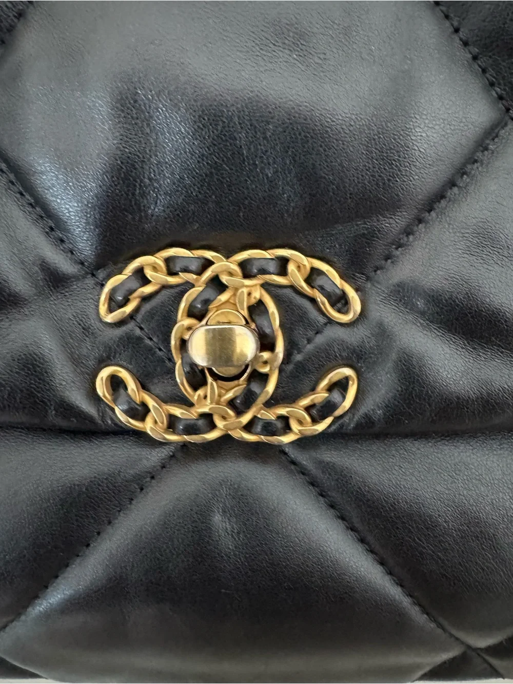 Chanel 19 Black Quilted Lambskin Shoulder Bag with Two-tone Hardware - Picture 5 of 7
